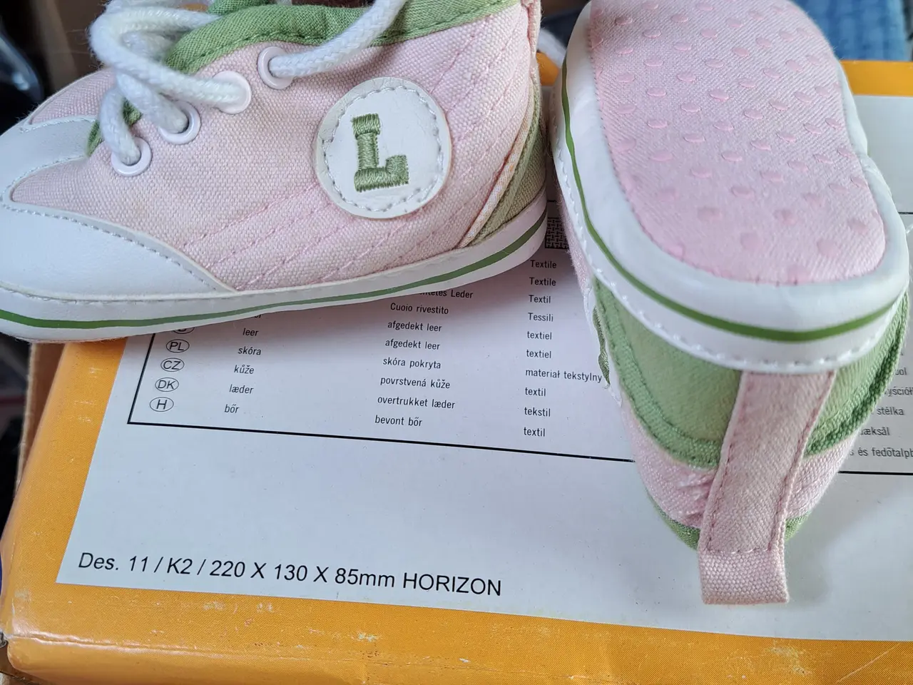 Billede 4 - Små baby sko str 4 til 6 måneder str 17 mærke H&