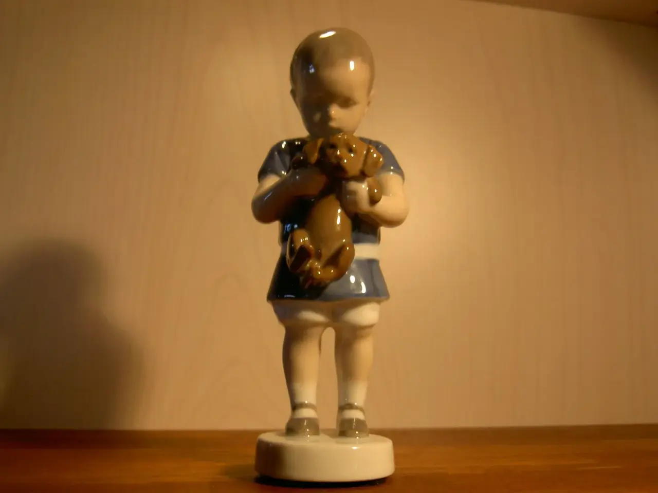 Billede 1 - B & G Figur  Ole med gravhund