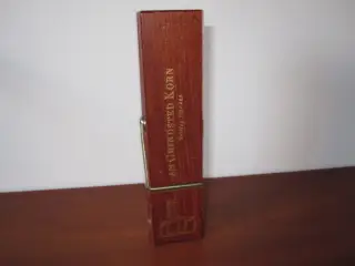 Gammel teak huskeklemme