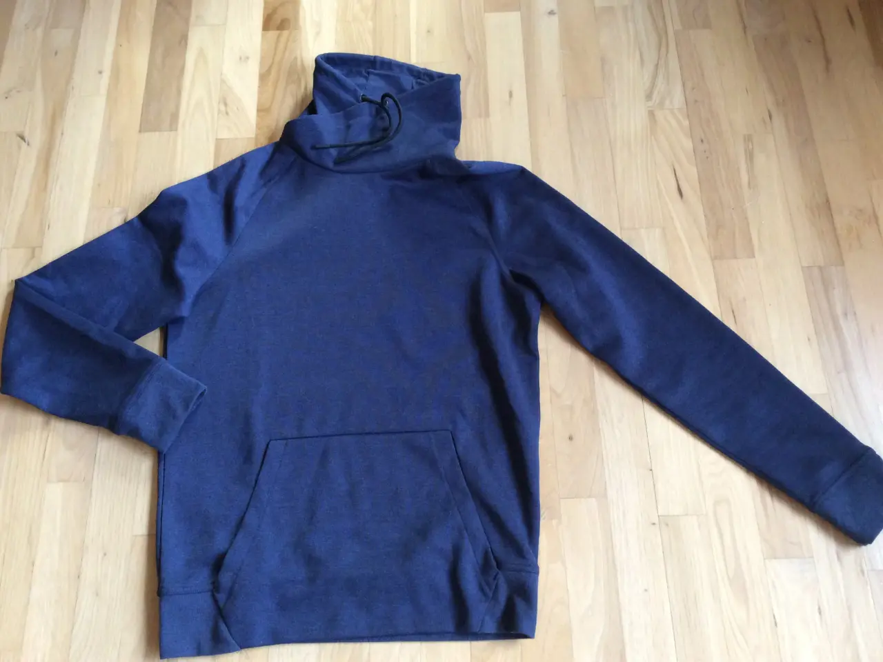 Billede 1 - Blåmeleret sweatshirt