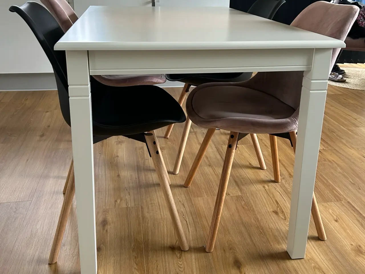 Billede 4 - Hvidt spisebord med 2 plader