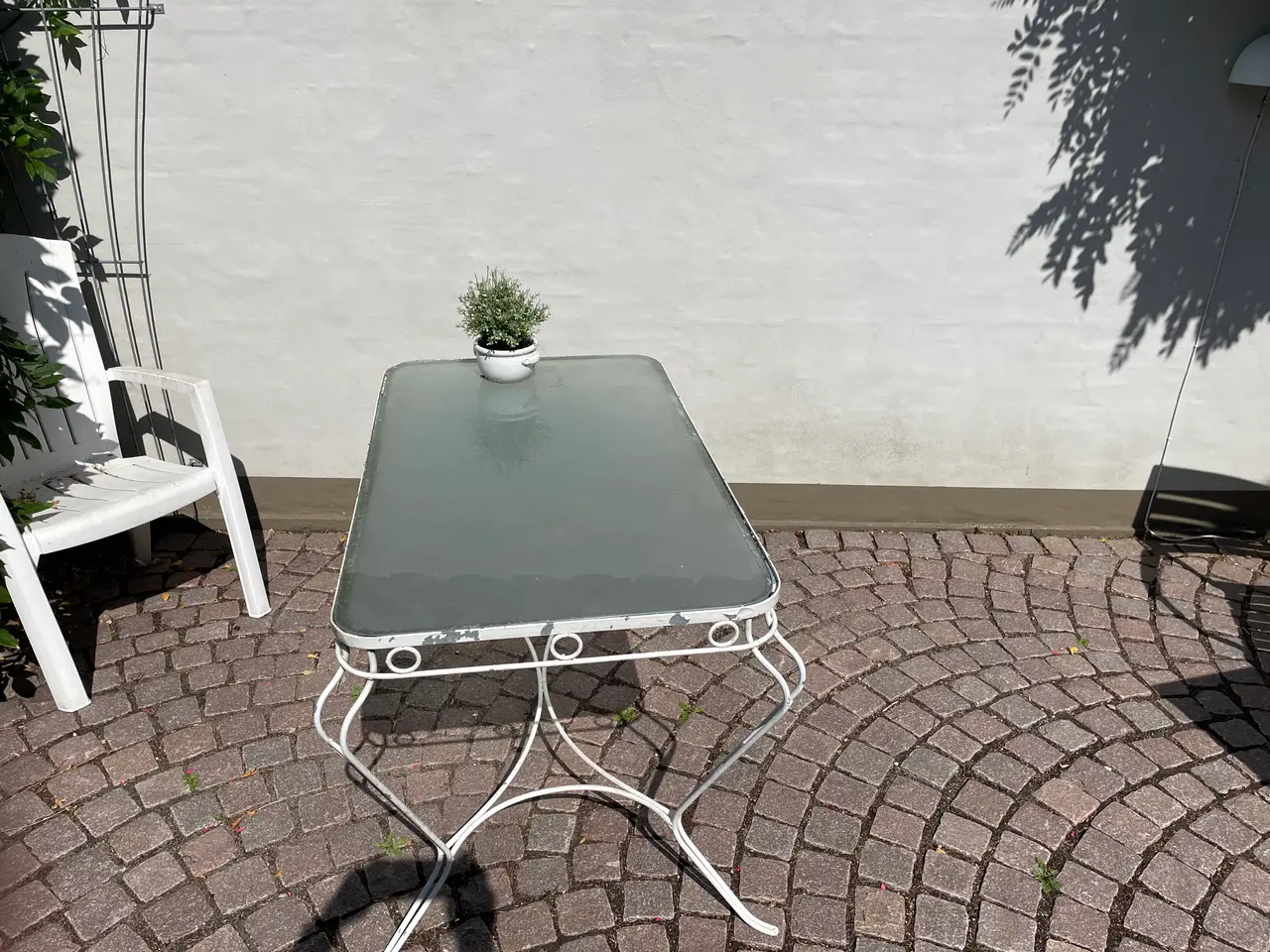 Billede 2 - Havebord , galvaniseret og malet med glas bordplad