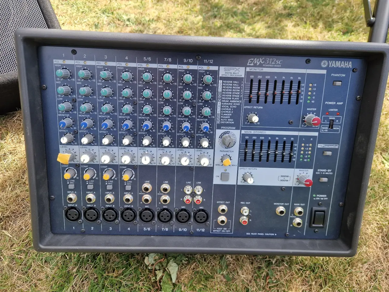 Billede 5 - Yamaha mixer med højttalere og mikrofoner