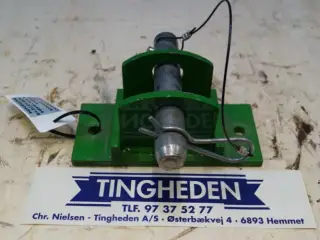 John Deere 2026R Hitch LVA19484
