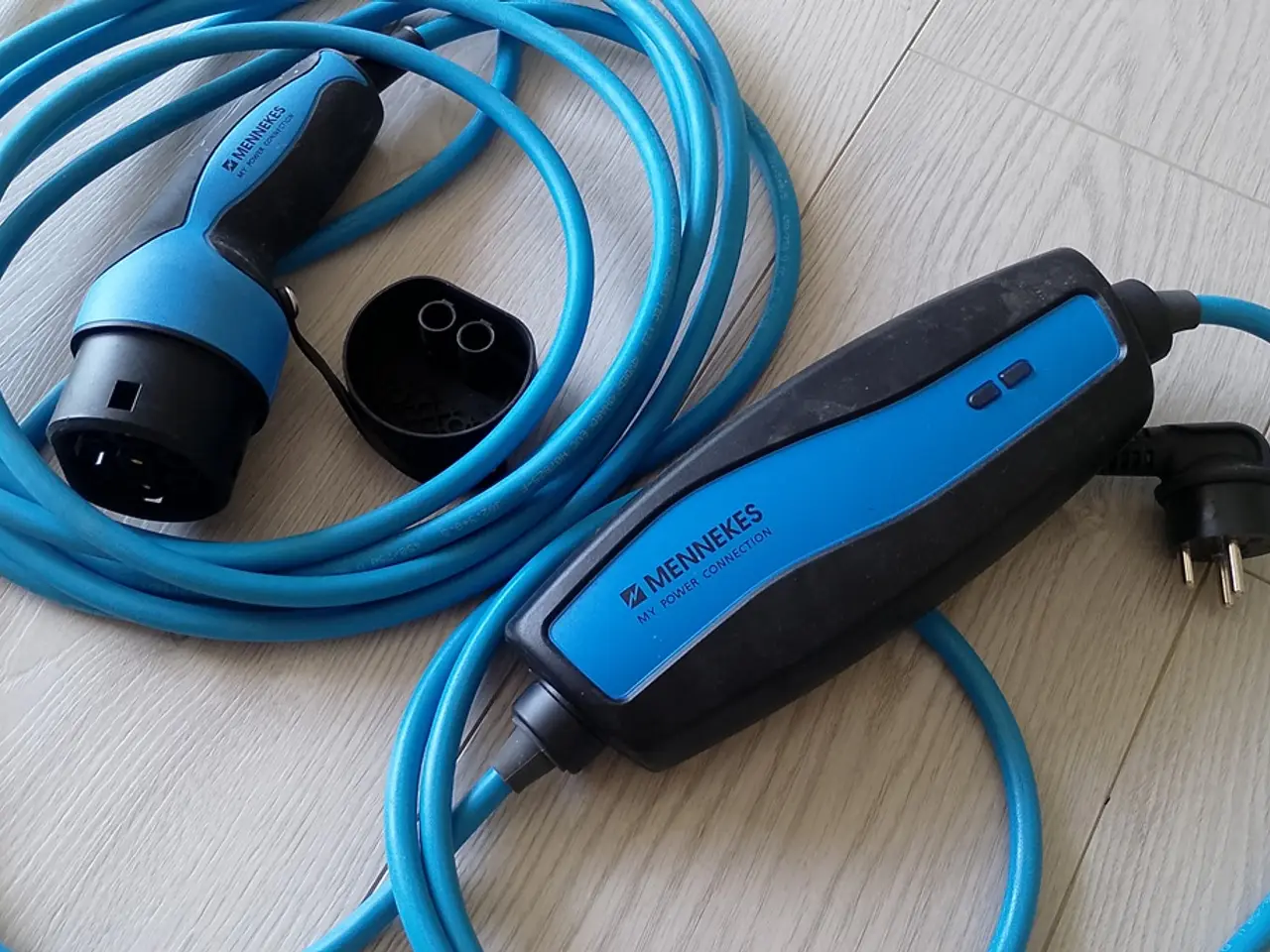 Billede 3 - Menneke mormor ladekabel 7 meter
