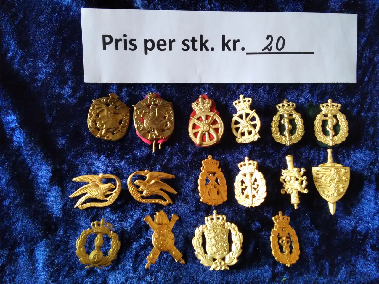 Billede 1 - Militære regimentsmærker og meget andet.