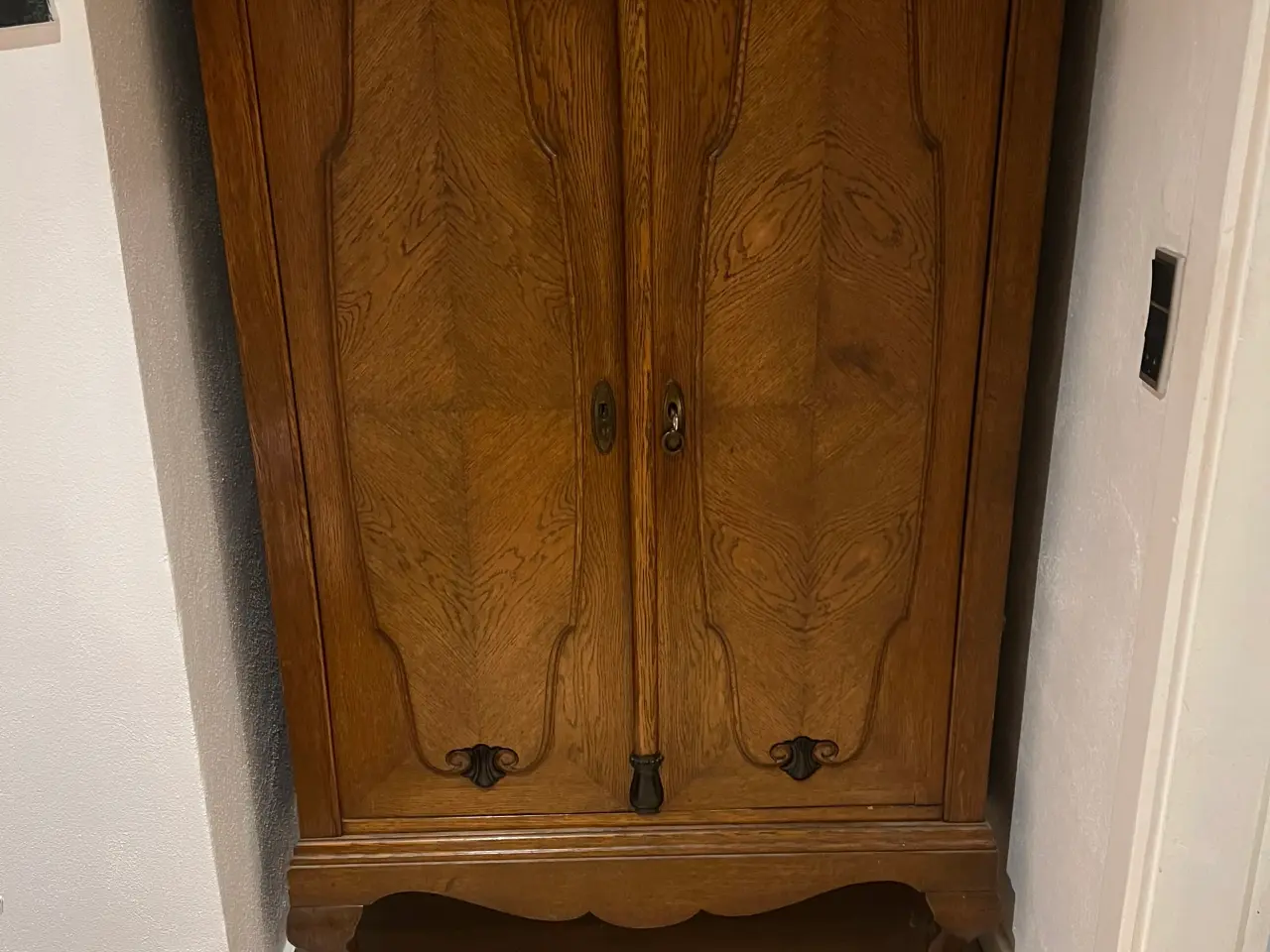 Billede 2 - Skab fra 1700 tallet 