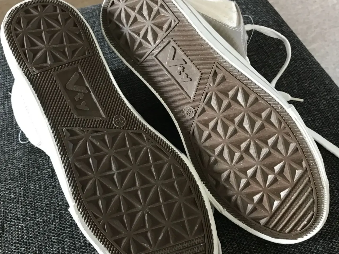 Billede 2 - Sneakers" støvletter str. 39