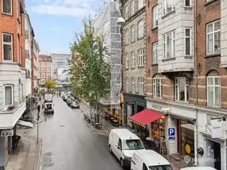 P-plads 4 på Værnedamsvej – gård med portadgang