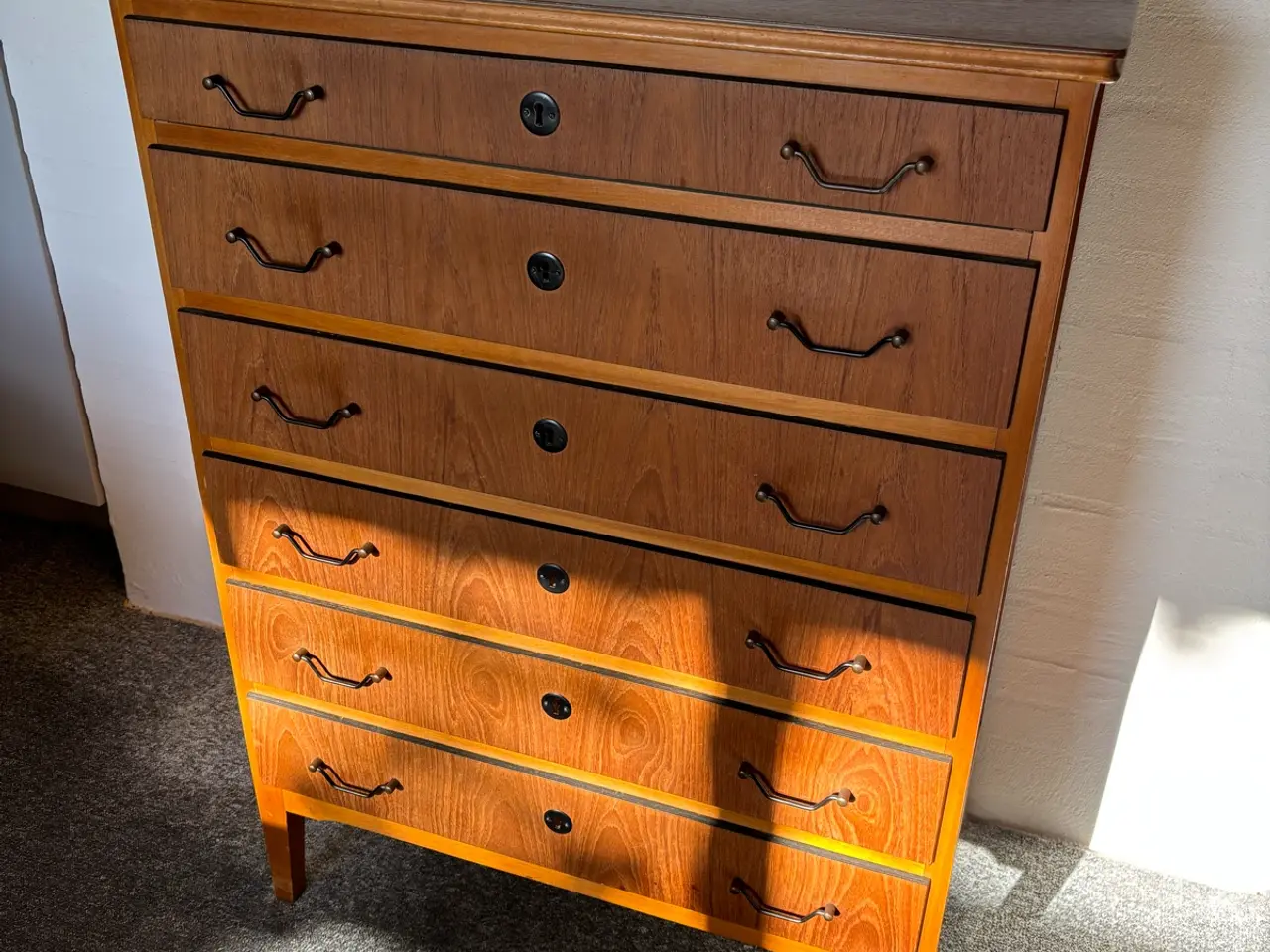 Billede 1 - Smuk klassisk teaktræskommode med 6 skuffer