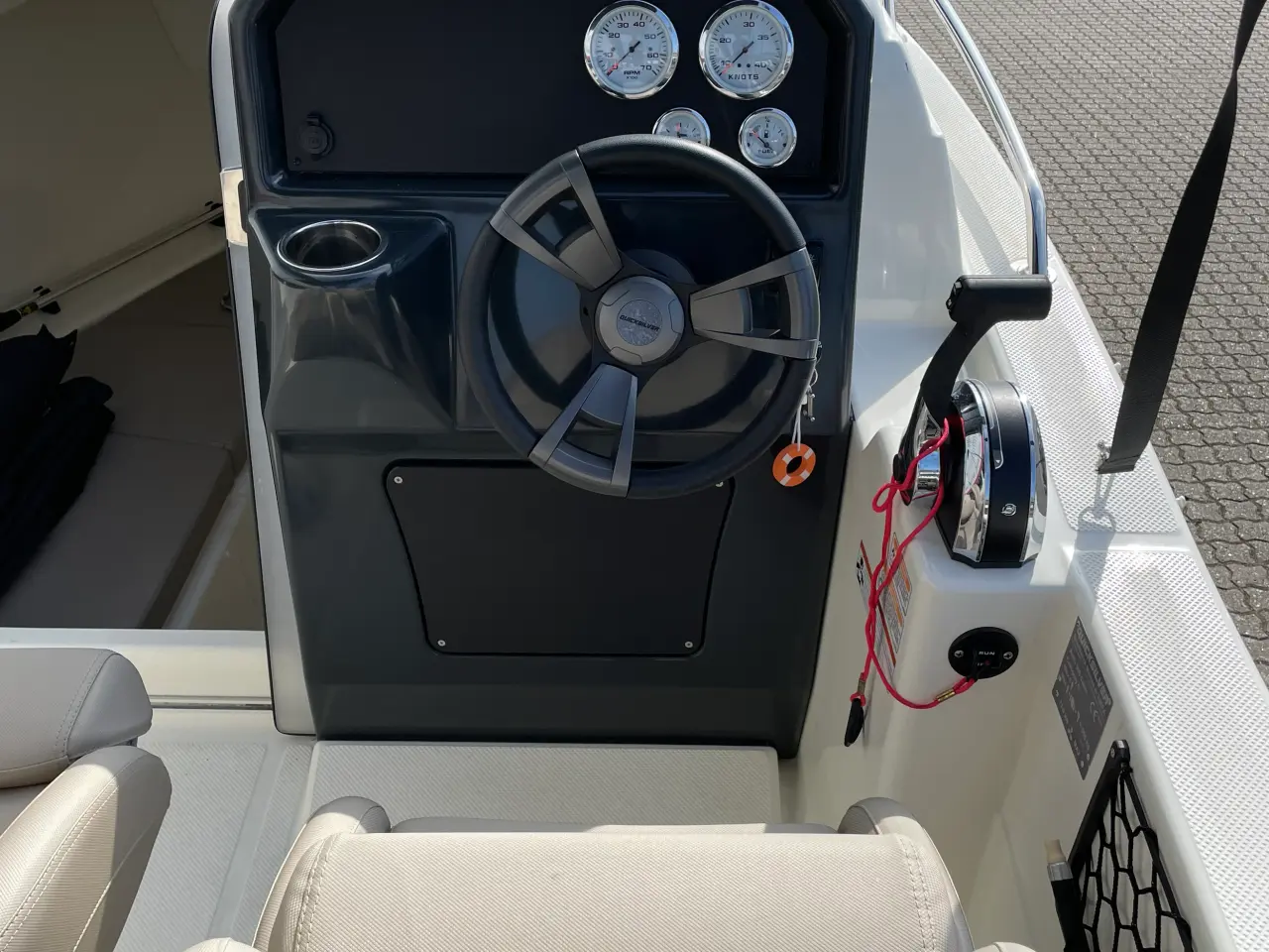 Billede 6 - Activ 505 Cabin med F80 Mercury-EFI 4 takt - inkl. 1300 kg Brenderup bådtrailer