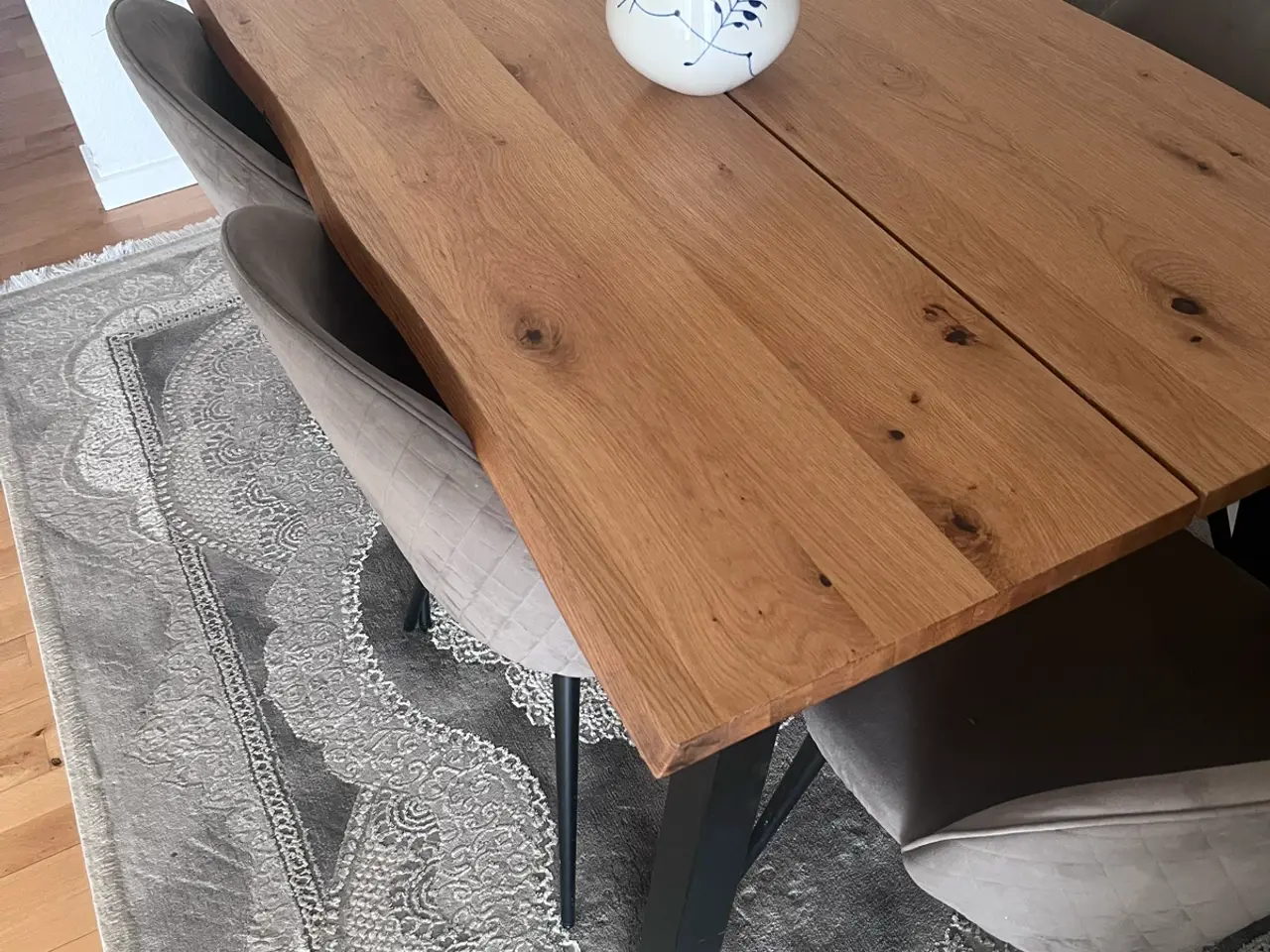Billede 2 - Spisebord med 6 stole