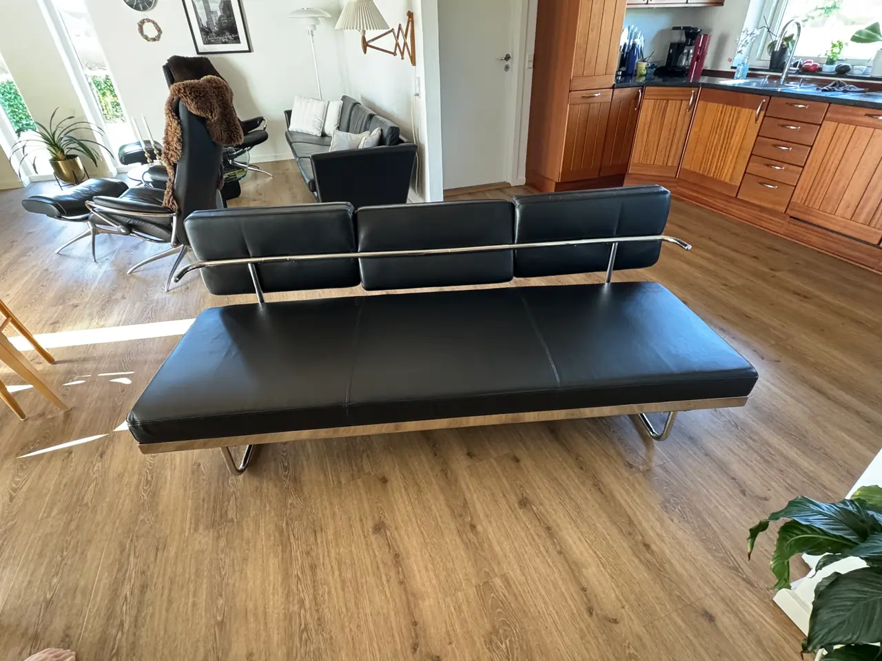 Billede 1 - DAYBED sort skind som ny !