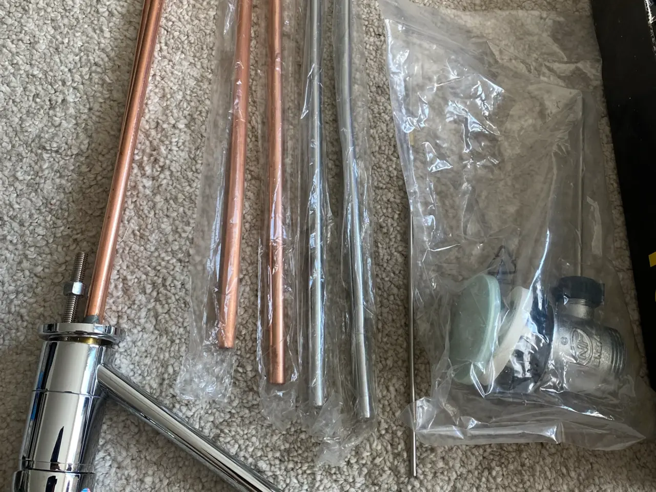 Billede 5 - Køkkenarmatur i krom med dele og fittings