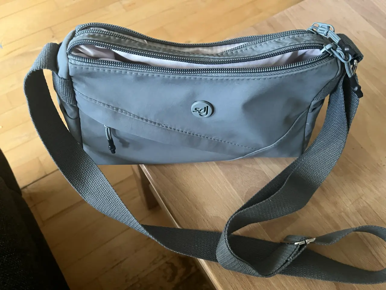 Billede 3 - Lille grå cross body taske