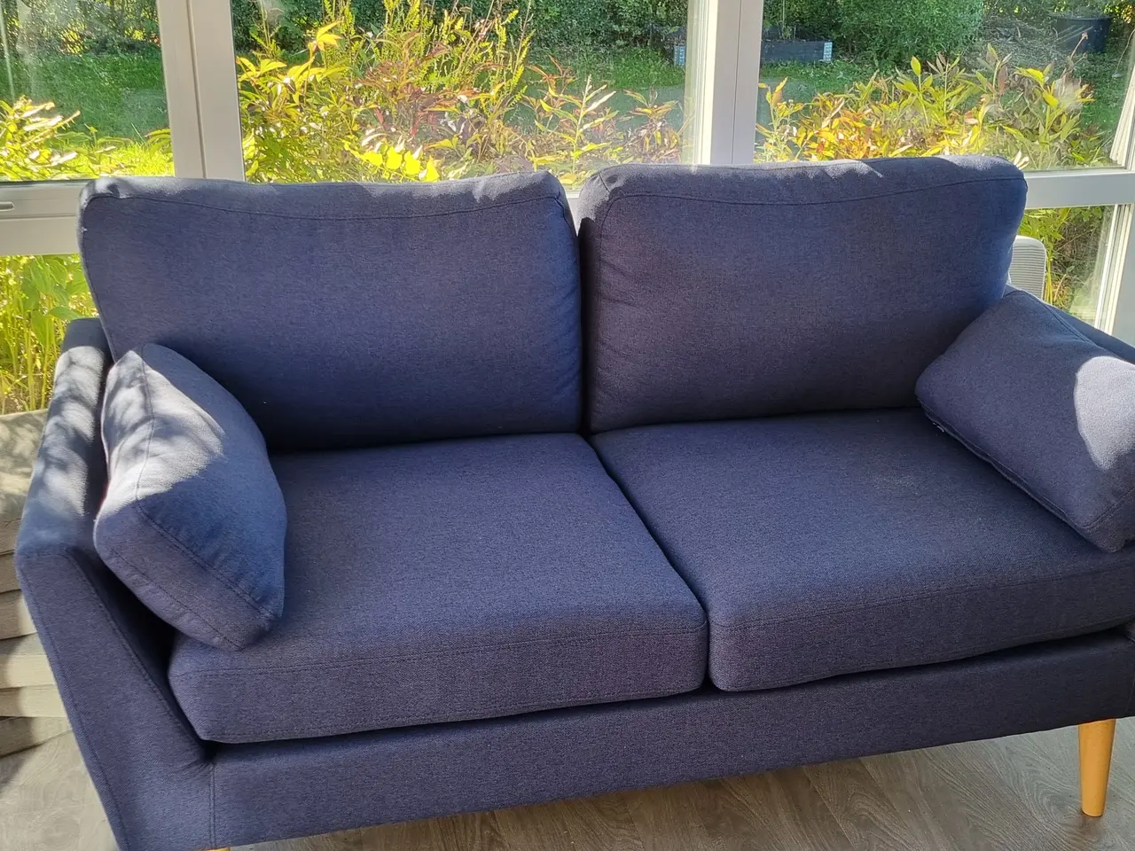Billede 3 - 2 Pers. Sofa I blåt stof