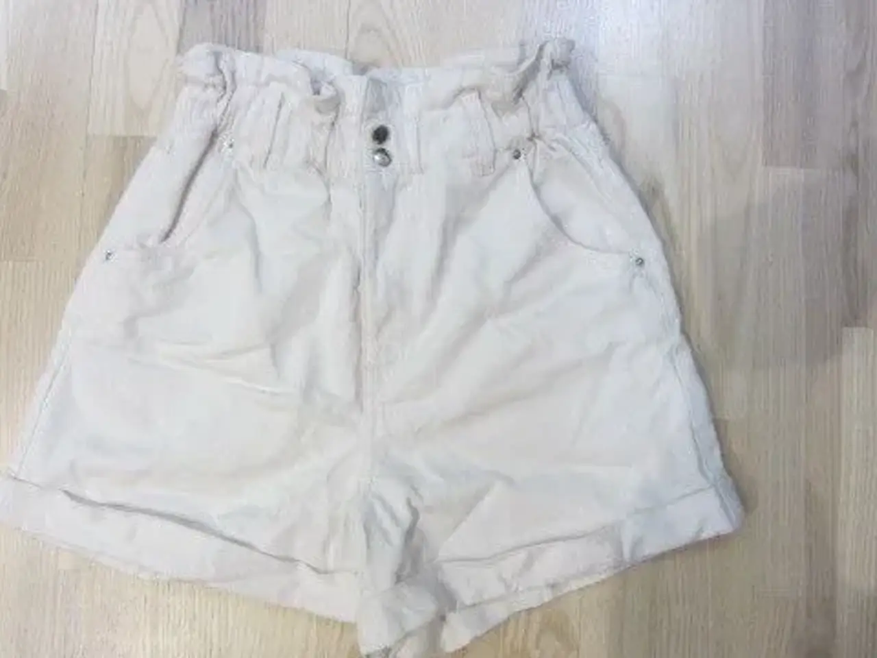 Billede 1 - Str. 38, højtaljede shorts