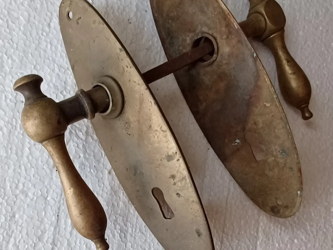 Billede 2 - Antik messingdørgreb, tosidet