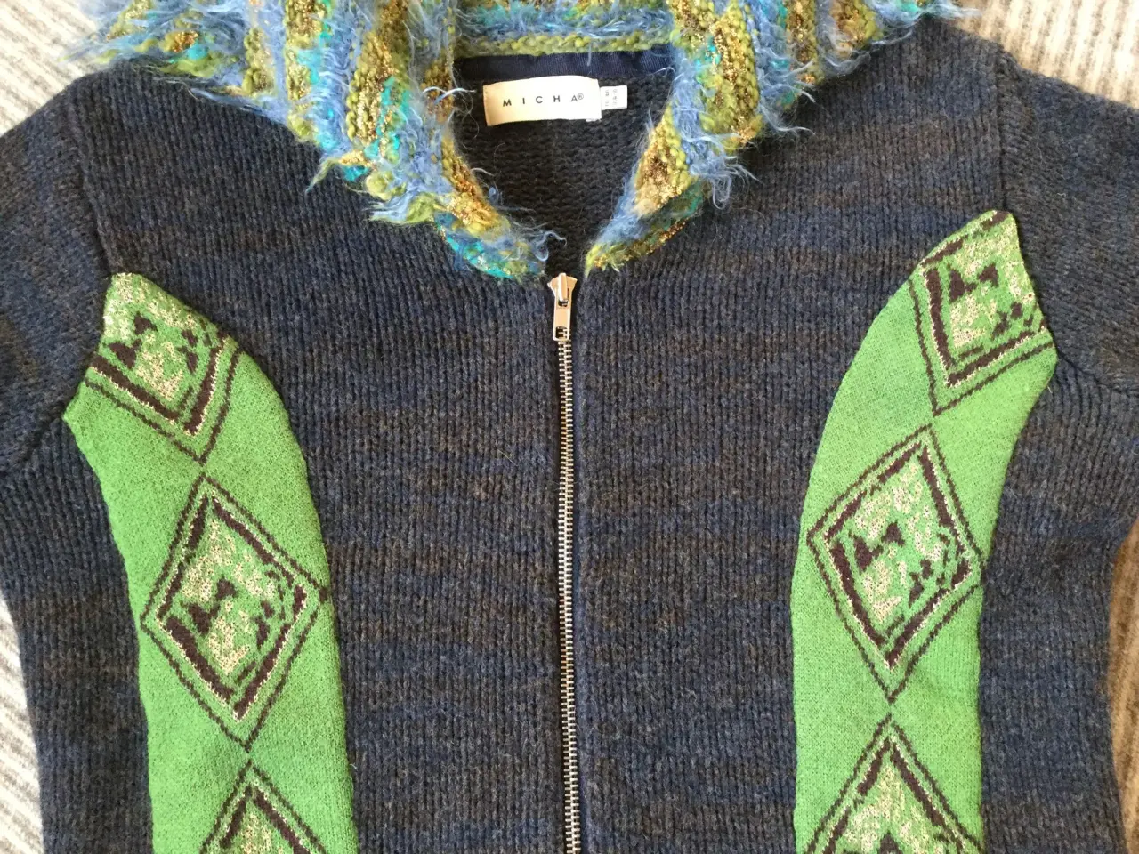 Billede 4 - Varm uldtrøje / cardigan MICHA 65 % uld str. 40