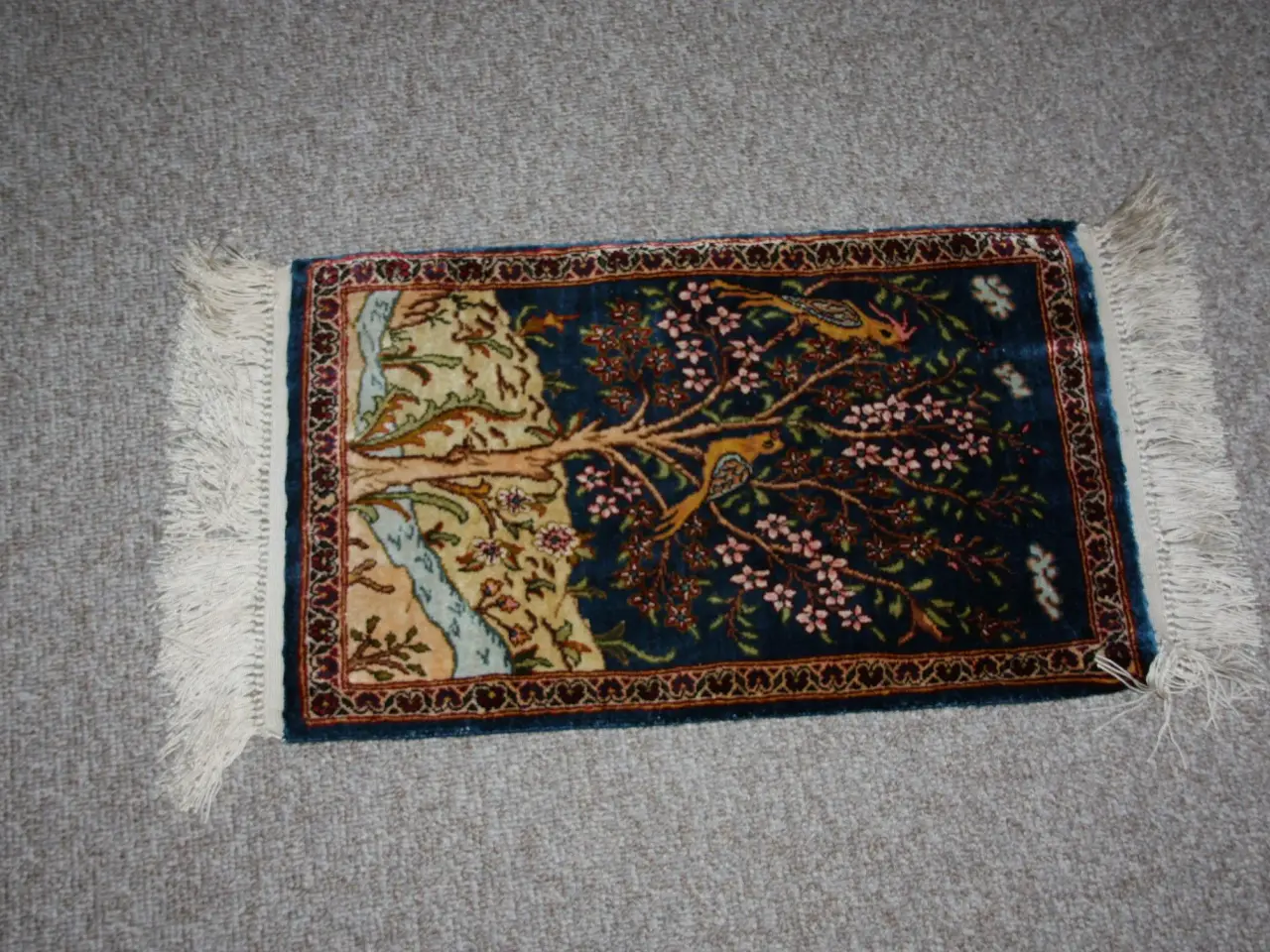 Billede 2 - Håndlaved Silke Tæppe Livets træ 53 cm x 32,5 cm