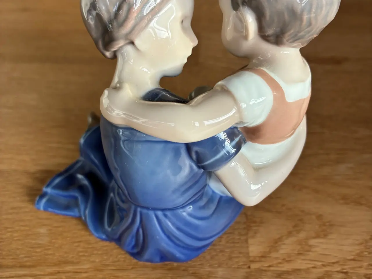 Billede 2 - Bing & Grøndahl porcelænsfigur 1568 pige m/bror