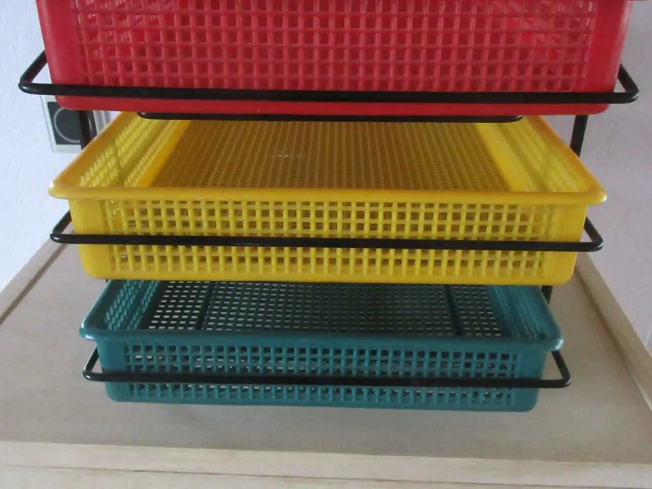 Billede 3 - Brevbakker i stativ - retro til kontoret ;-)