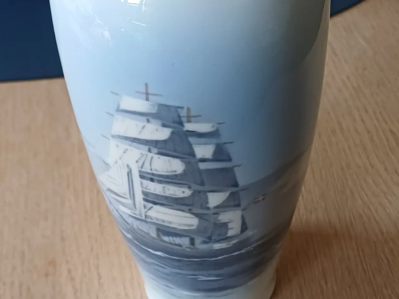 Billede 1 - Vase med Skoleskibet