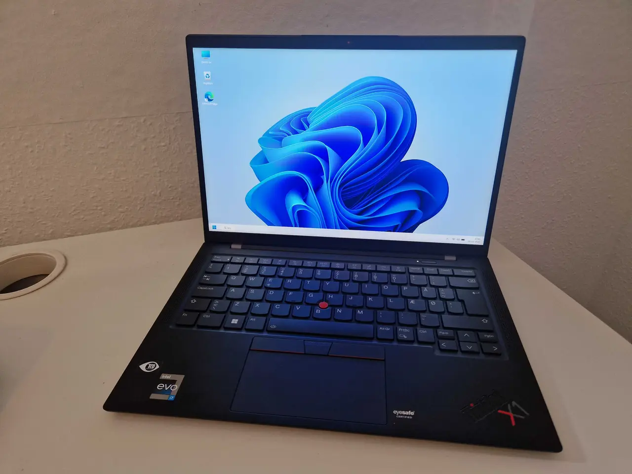 Billede 2 - Lenovo X1 Carbon Gen.10 - Core i7, 16GB RAM