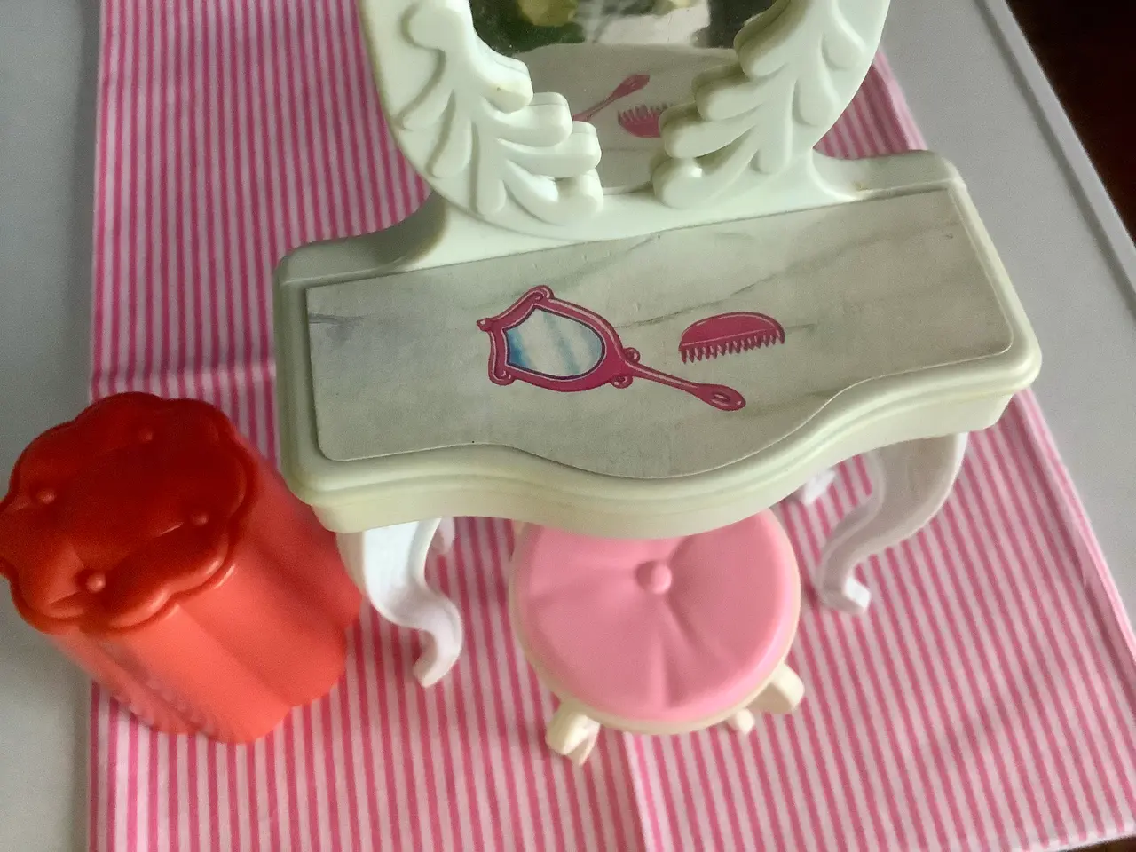 Billede 3 - Sminkebord til Skipper Barbie.