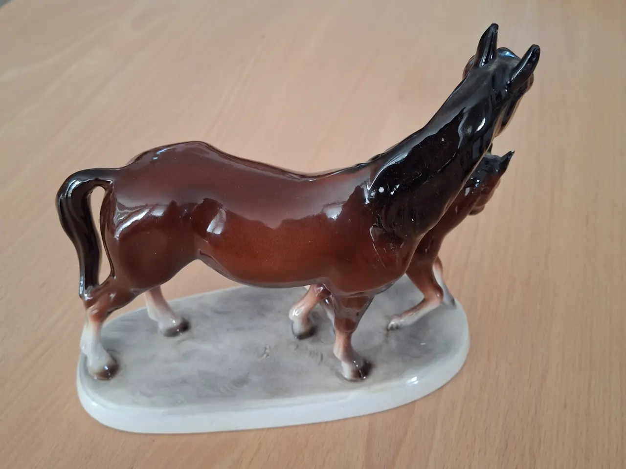 Billede 3 - Hest med føl .meget velholdt