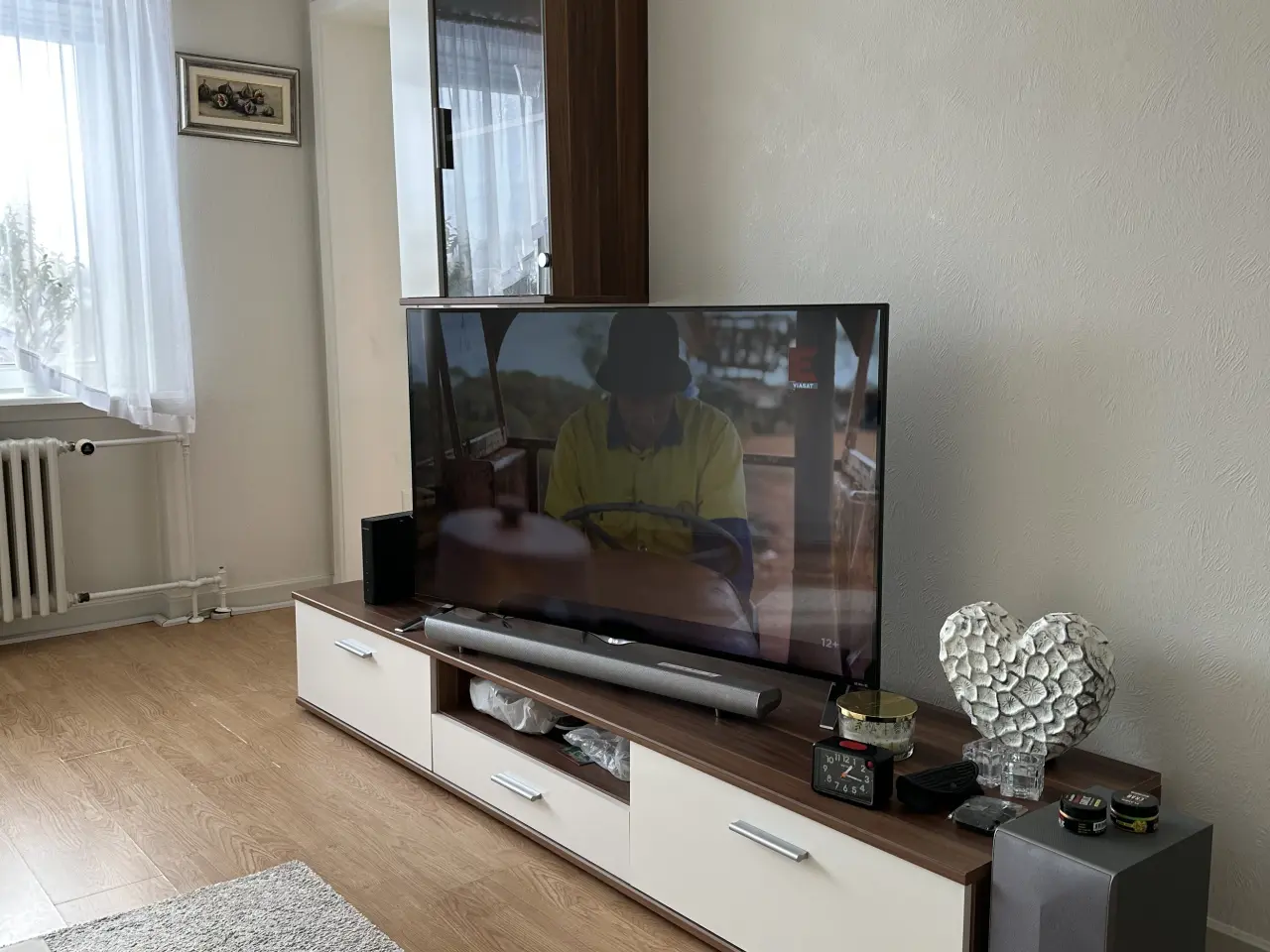 Billede 1 - Tv reolvæg fremstillet
