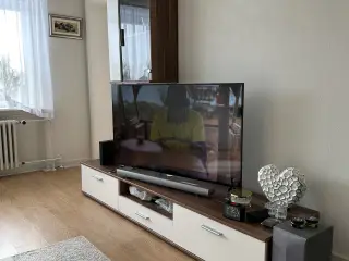 Tv reolvæg fremstillet