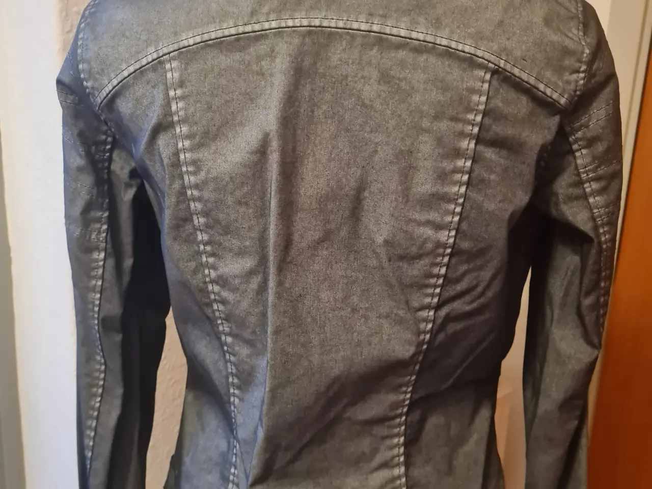 Billede 4 - Ny denim jakke str S 36