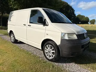 VW Transporter 2,5 TDi 130 Kassevogn kort Nysynet