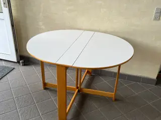 Bord oval. Sammenklappelig