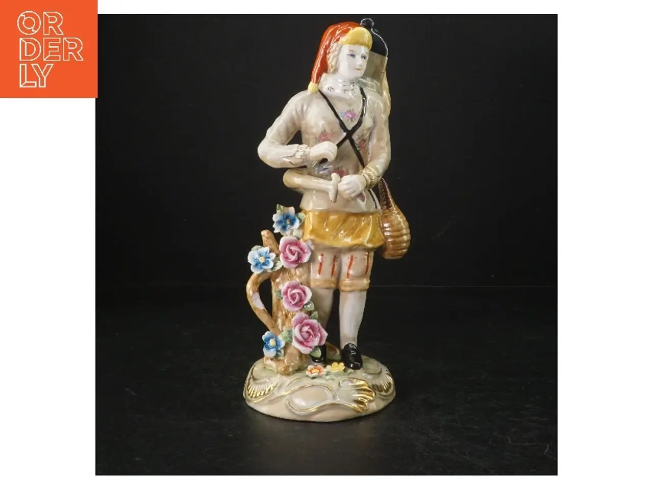 Billede 1 - Porcelænsfigur af vandbærer (str. 27 cm)