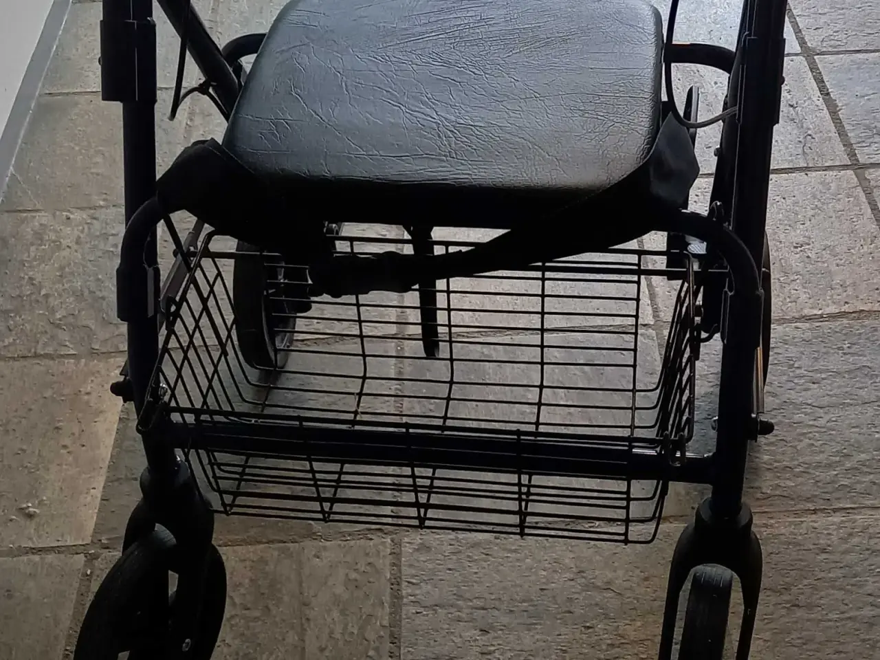 Billede 5 - Rollator med sæde.