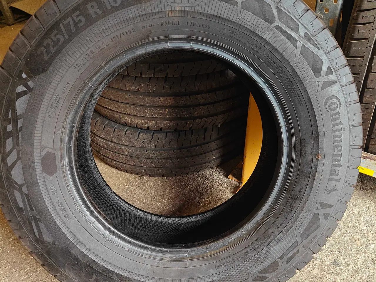 Billede 1 - Continental 225/75R16
