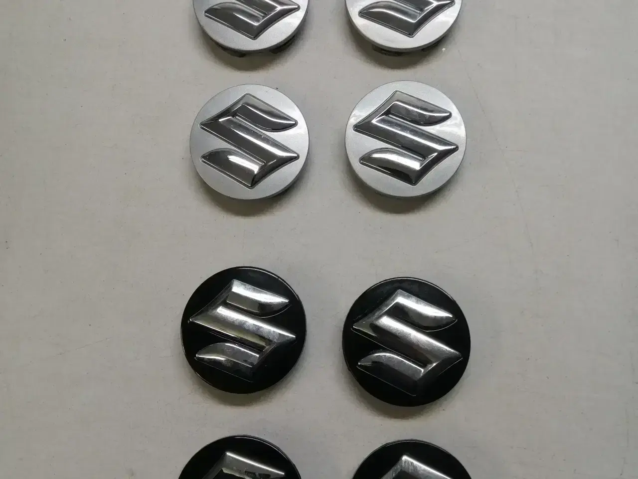 Billede 2 - Suzuki, Peugeot, Nissan, BMW emblem, låsebolte,