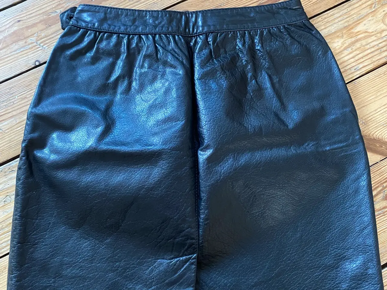 Billede 3 - Vintage Burberry læder nederdel xs