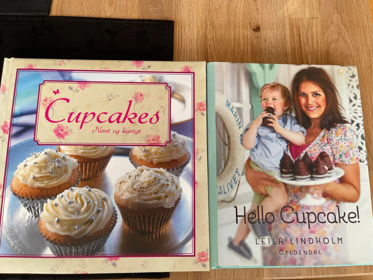 Billede 1 - 2 stk bøger med opskrifter på cupcakes