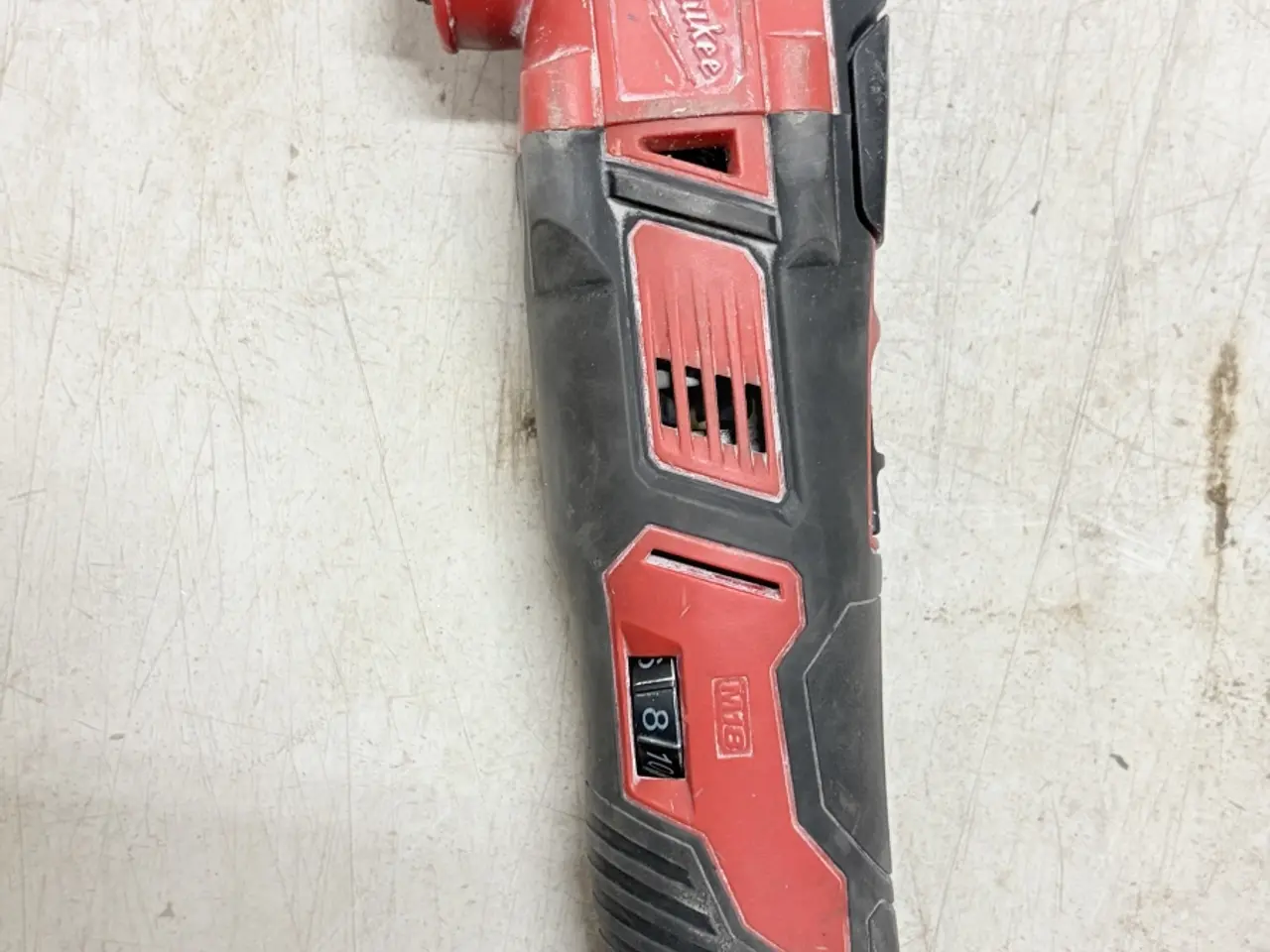 Billede 11 - Milwaukee M18 støvsuger, stiksav og multicutter med 4 Ah batteri