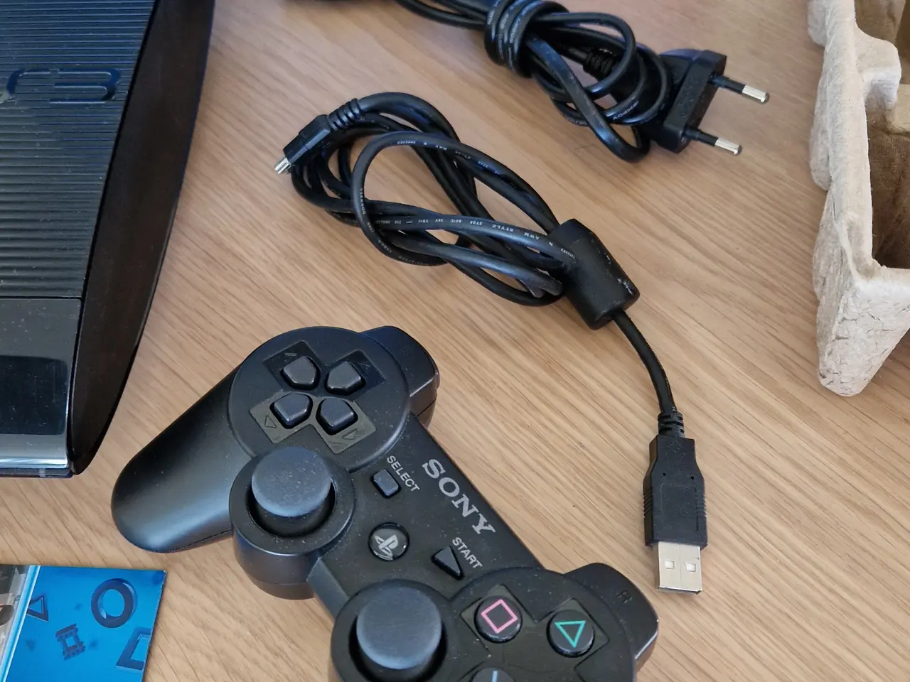 Billede 5 - 🎮 PlayStation3 Super Slim med kasse & controller 