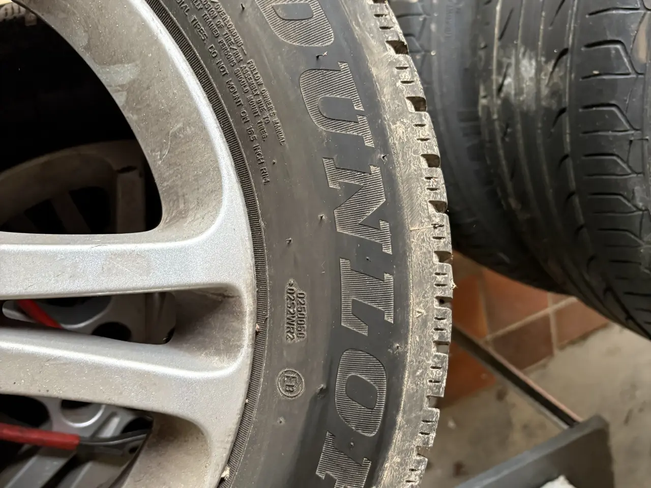 Billede 2 - Vinterdæk Peugeot krydsmål 5x108