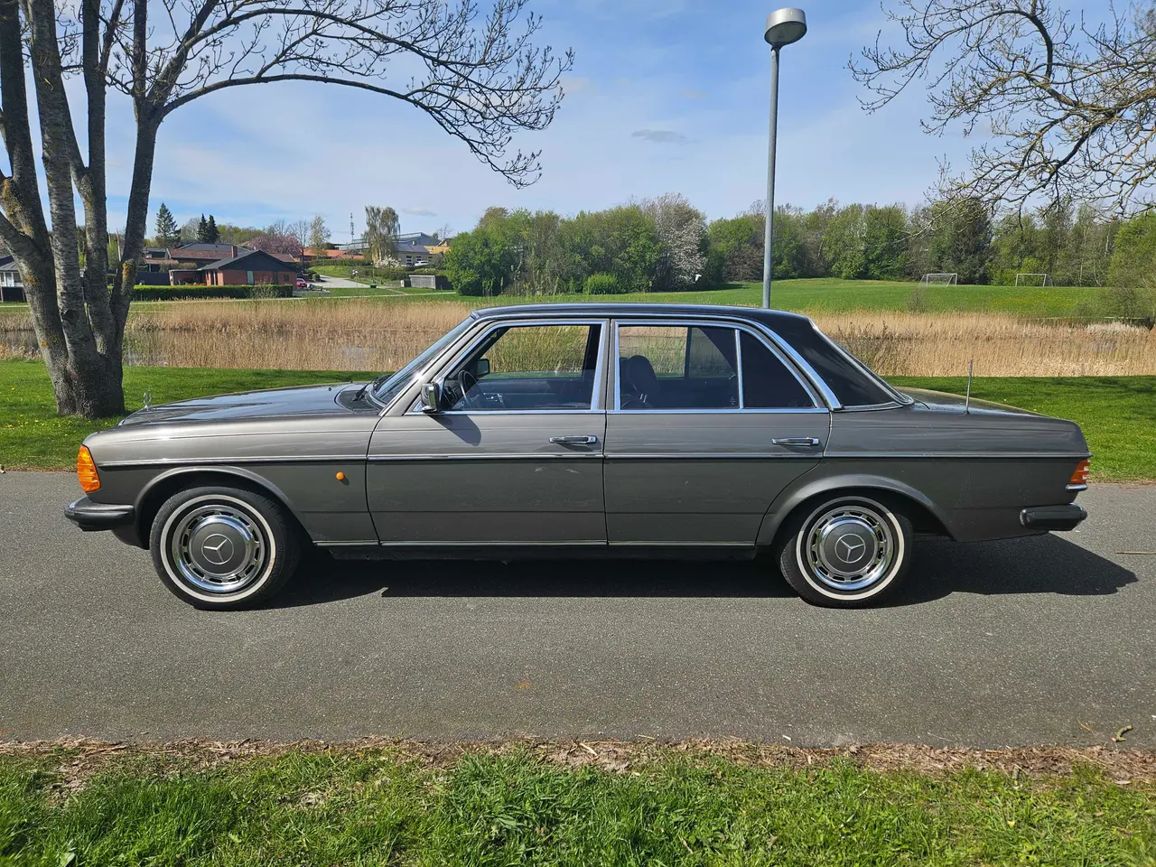 Billede 1 - Mercedes-Benz W123 2.3E veteran