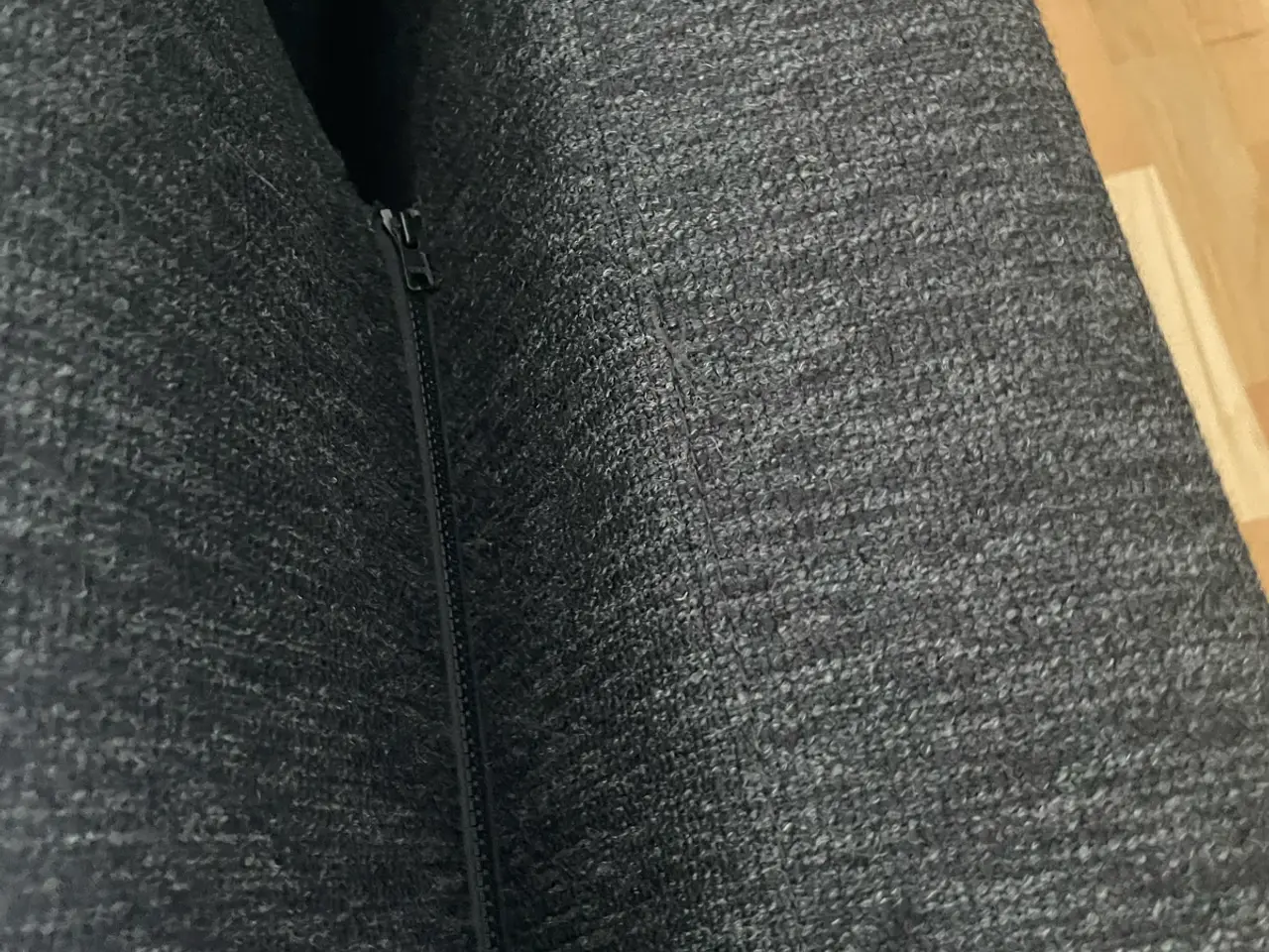 Billede 2 - Sort sofa