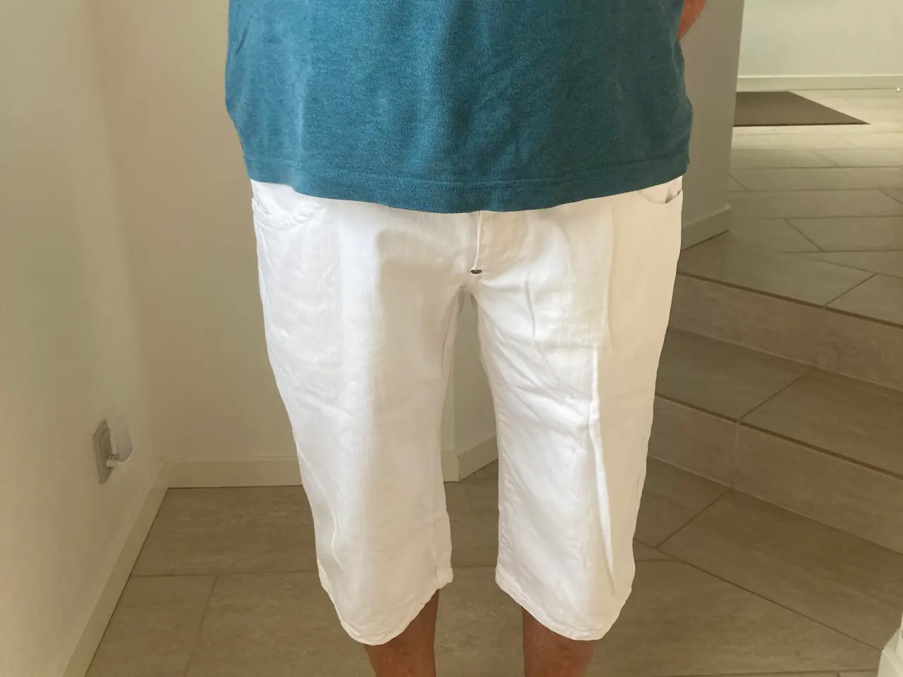 Billede 1 - Hvide denim knæshorts, livvidde 34