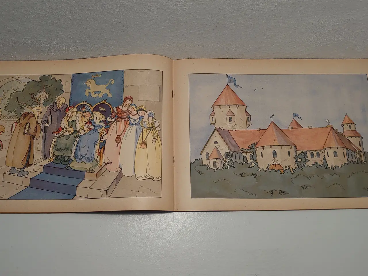 Billede 5 - Brdr. Grimm: Tornerose.ill. Agnes Helms. År1918.