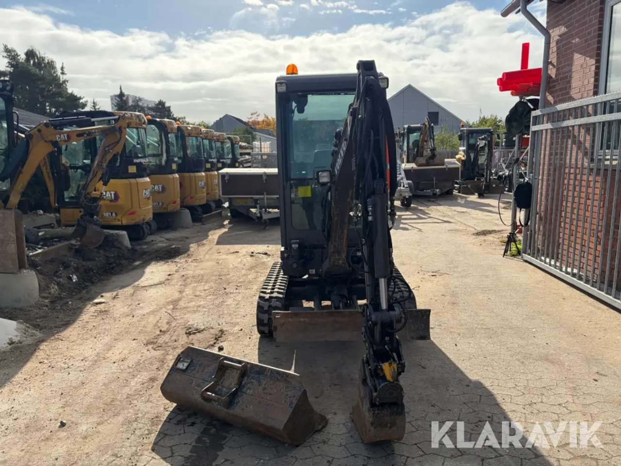 Billede 5 - Gravemaskine Volvo EC18E med 2 skovle og centralsmøring