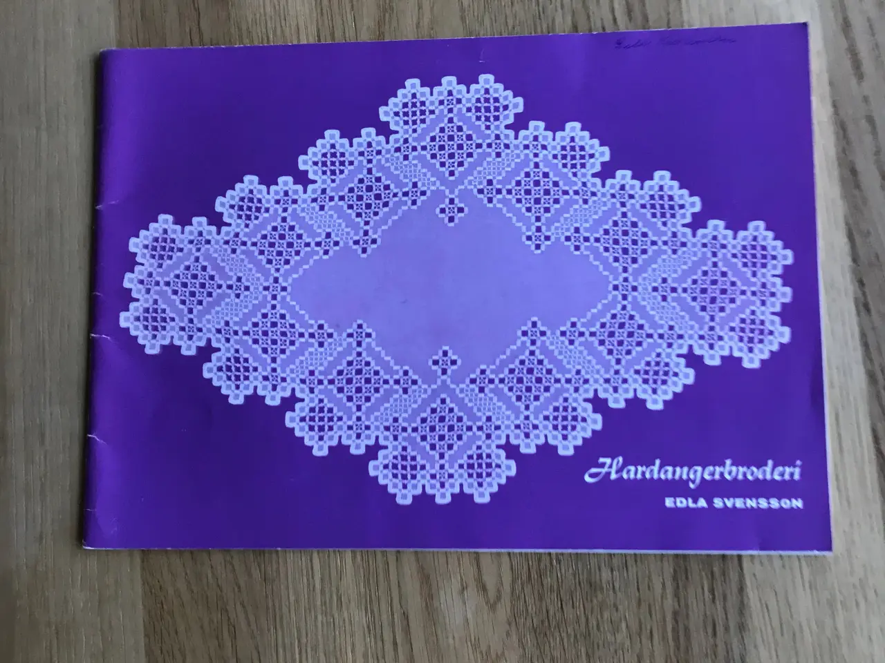Billede 1 - Hardangerbroderi  af Edla Svensson